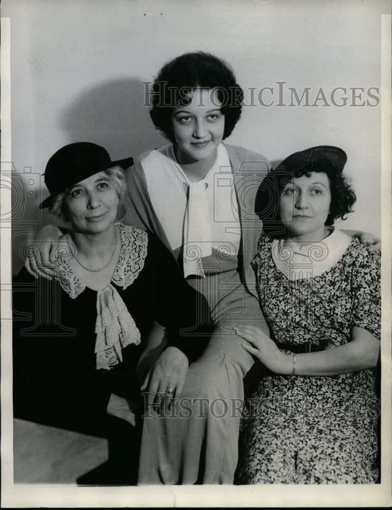 1934 Press Photo Ramona Alexander, Mother Mrs. O.P. Winegar, Sister Eunlee