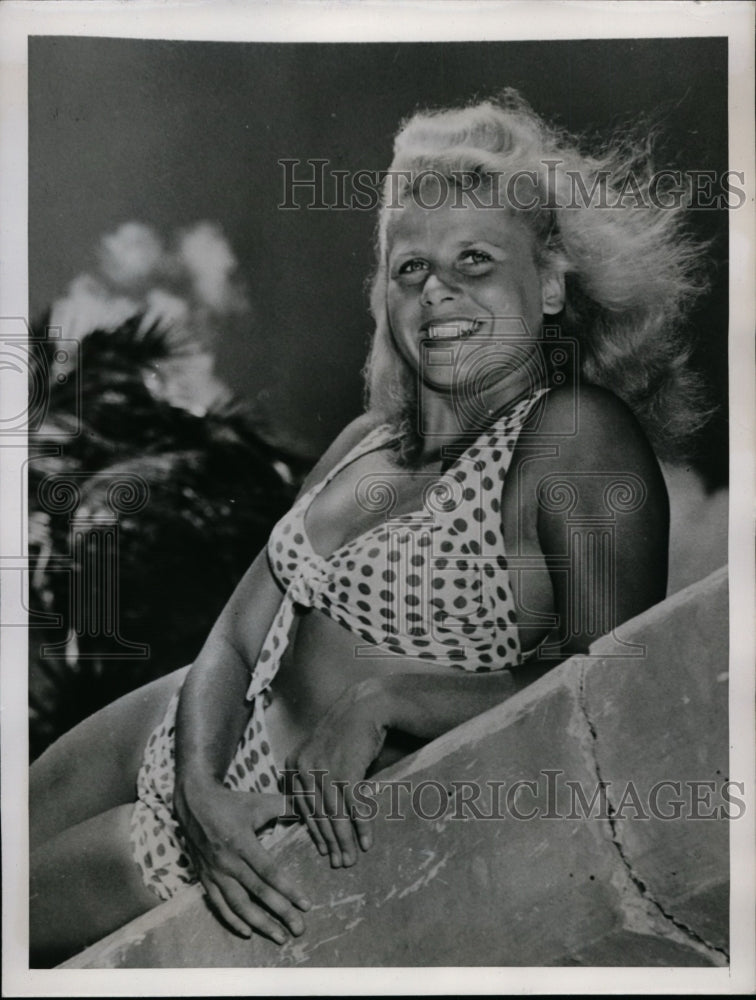 1946 Press Photo Charlene Berndt at Miami Ritz Plaza - nef32416