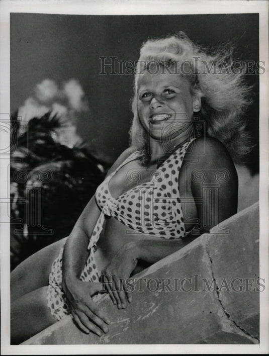 1946 Press Photo Charlene Berndt at Miami Ritz Plaza - nef32416