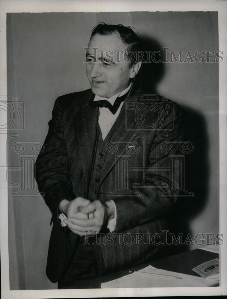 Load image into Gallery viewer, 1939 Press Photo Matthew Woll at AFL Executive Conference Opening Session
