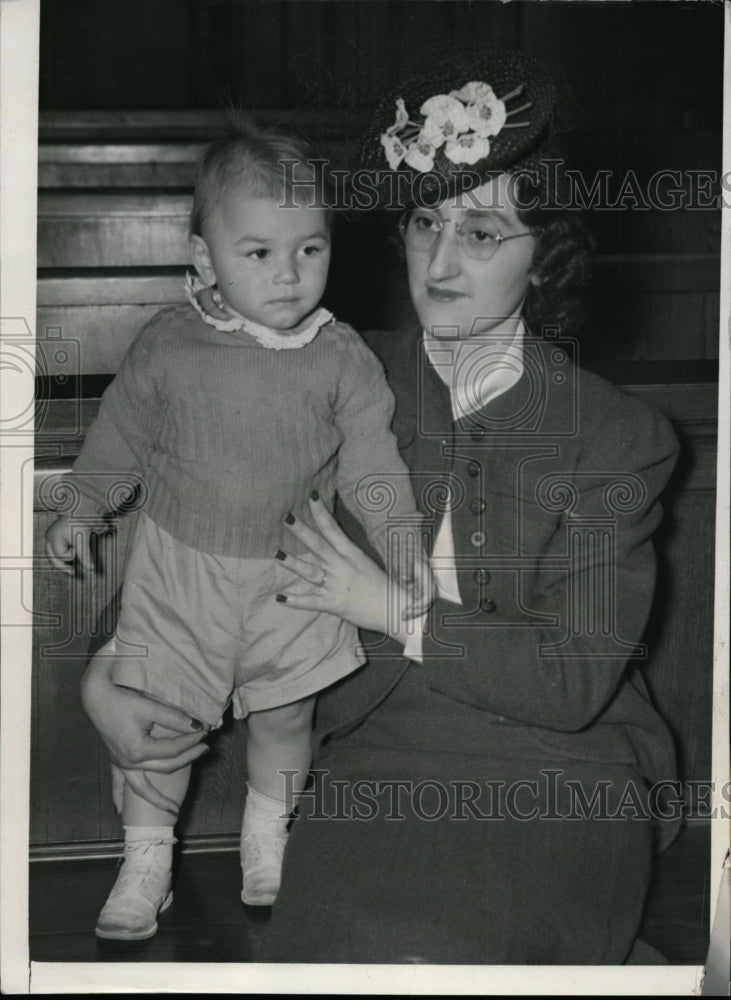 1941 Press Photo Mrs Elsie Emry & Son Charles in Court for Paternity Suit