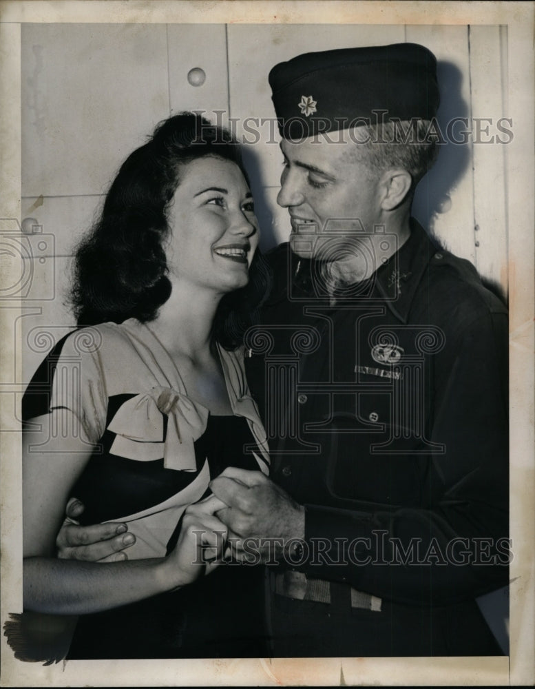 1945 Press Photo George Stevens III and wife - nef32660