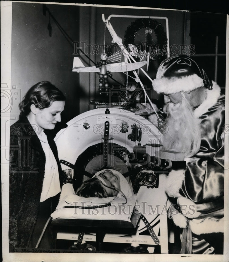 Load image into Gallery viewer, 1945 Press Photo Boy Carl "Buster" Shreve Talking to Santa Claus from Iron Lung
