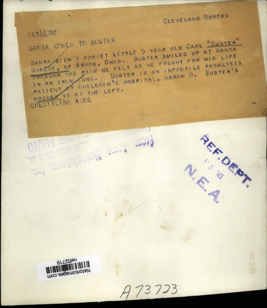 1945 Press Photo Boy Carl "Buster" Shreve Talking to Santa Claus from Iron Lung