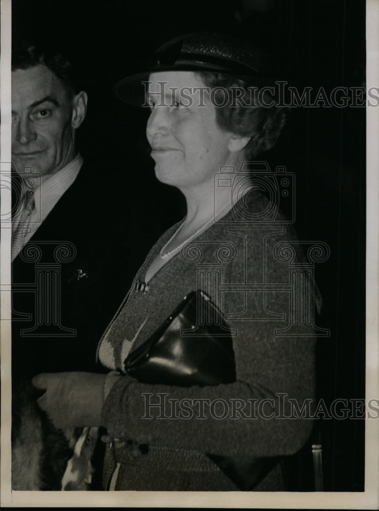 Load image into Gallery viewer, 1935 Press Photo Ms Loise Hagen in Court Today Where Her Law Suit is Being Heard
