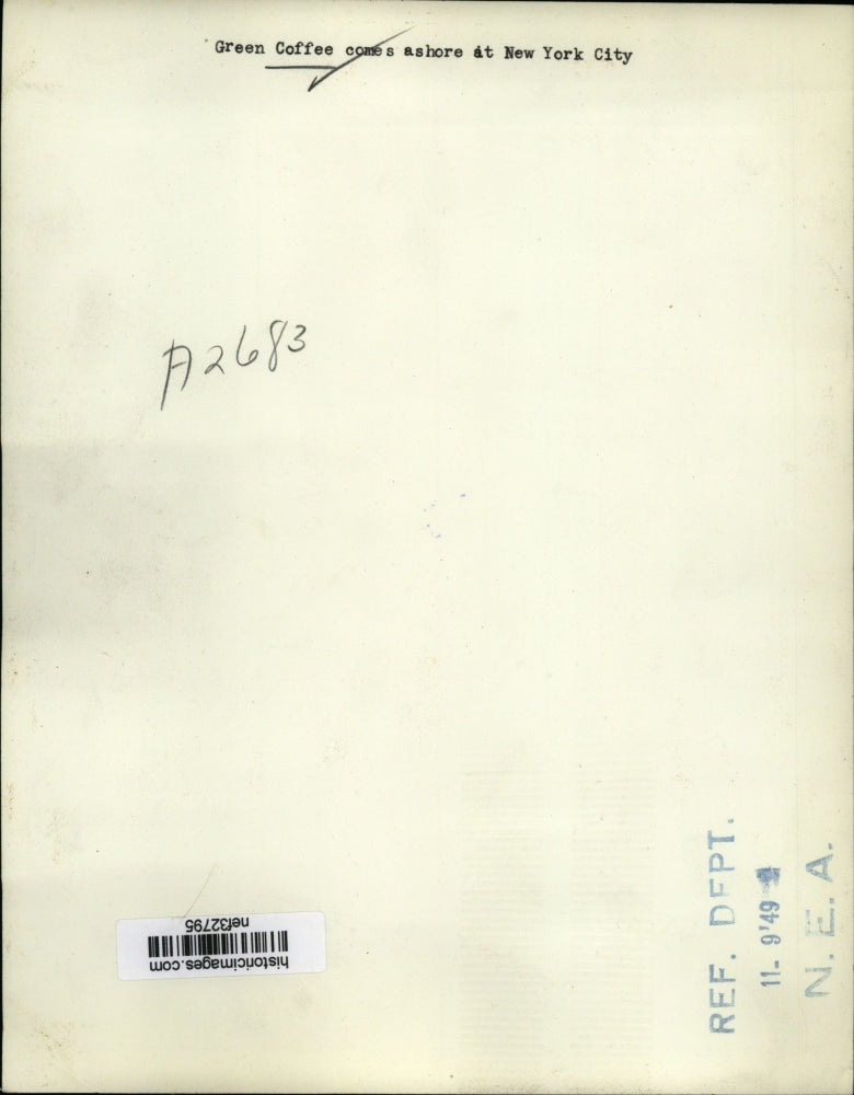 1949 Press Photo Green Coffee comes ashore at New York City - nef32795