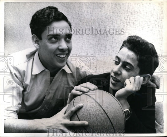 1957 Press Photo Ameen Jan High School Delegate for Pakistan Visiting Brooklyn