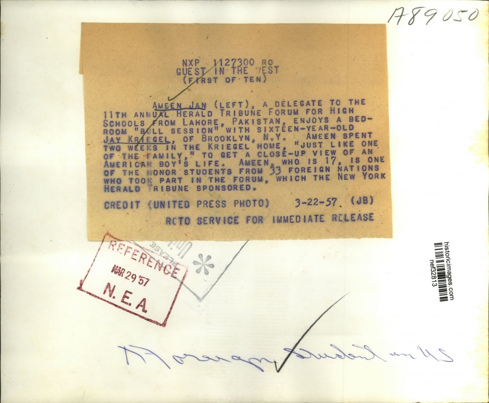 1957 Press Photo Ameen Jan High School Delegate for Pakistan Visiting Brooklyn