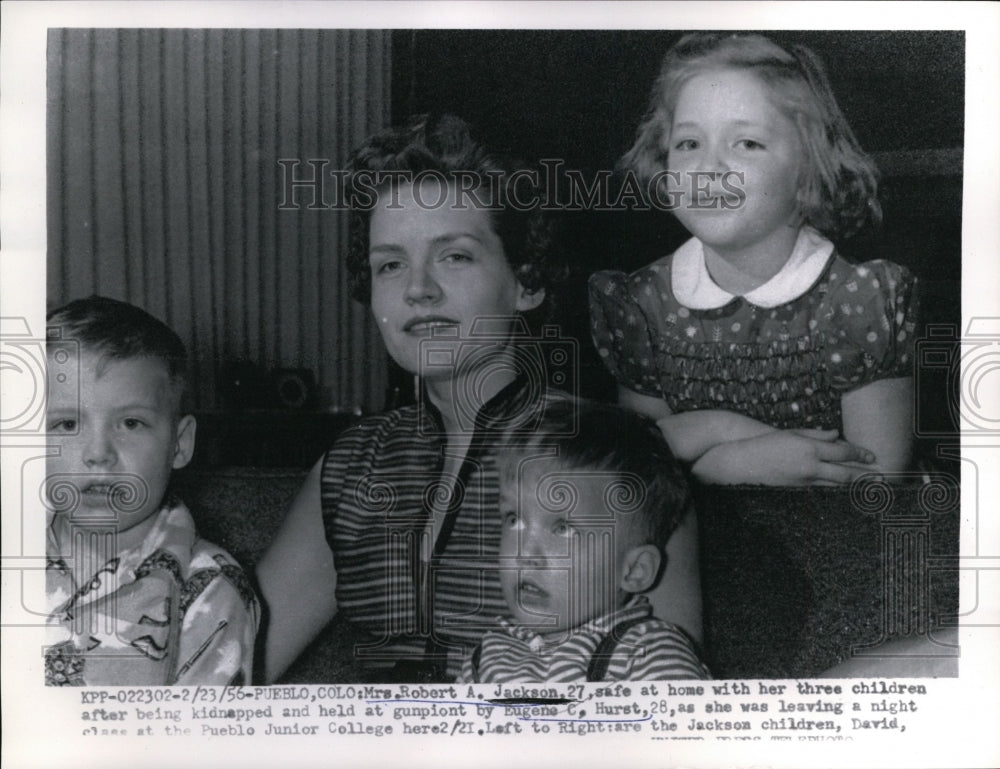1956 Press Photo Mrs Robert Jackson Safe at Home With Children After Kidnapping