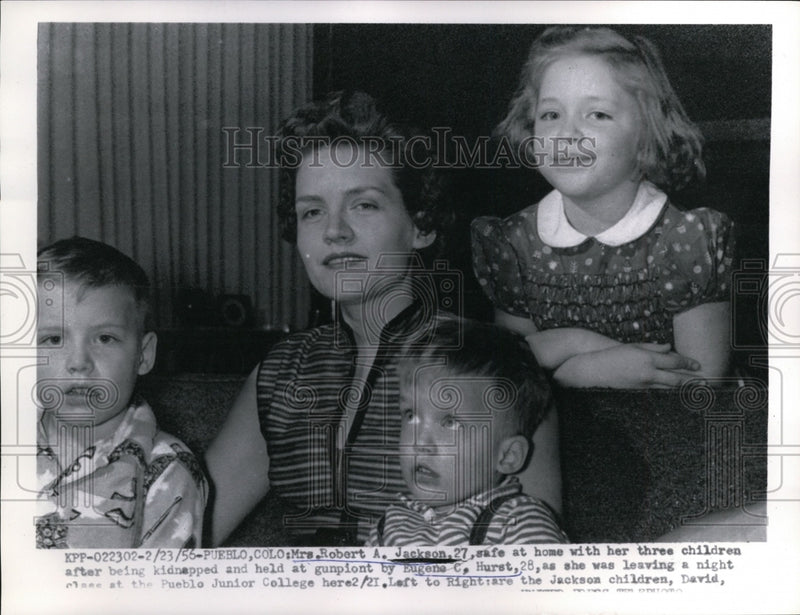 Load image into Gallery viewer, 1956 Press Photo Mrs Robert Jackson Safe at Home With Children After Kidnapping
