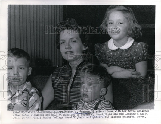 1956 Press Photo Mrs Robert Jackson Safe at Home With Children After Kidnapping