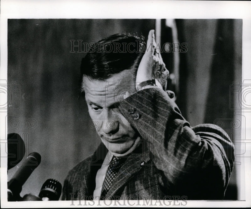 Load image into Gallery viewer, 1970 Press Photo John Volpe Tells Reporter Air Controllers Slow Down Not Allowed
