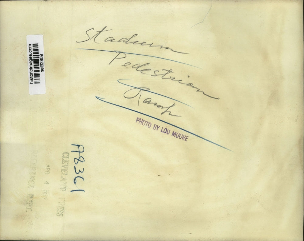 1947 Press Photo Stadium Pedestrian Ranch - nef32859