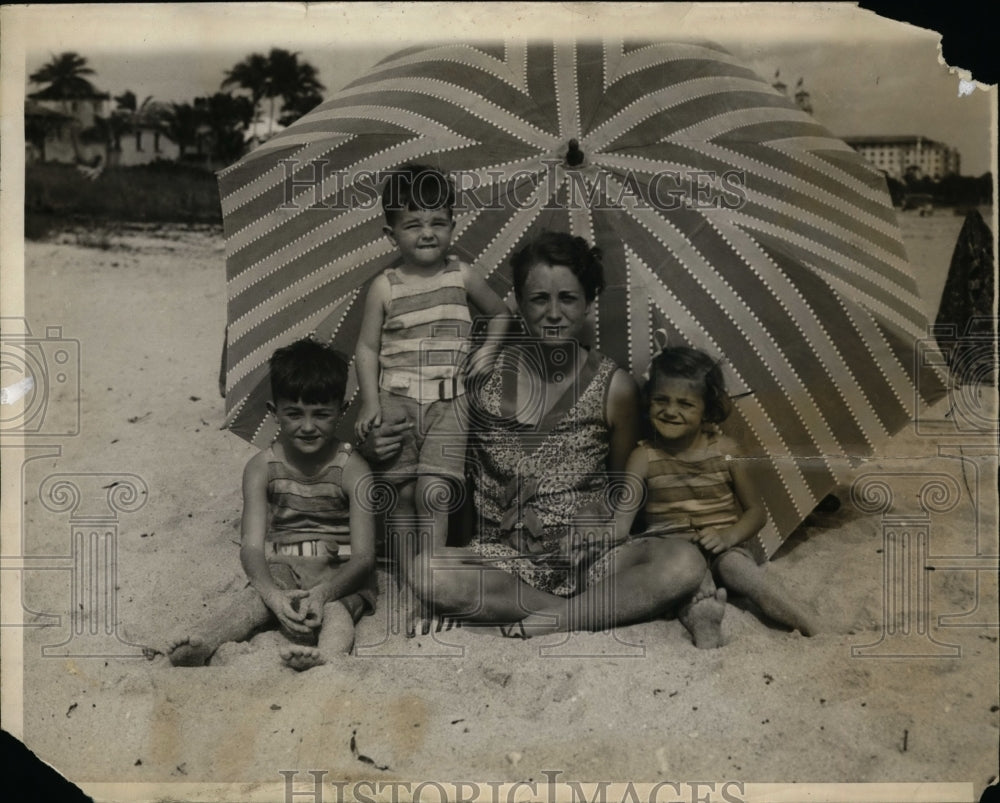1928 Press Photo Mrs. Percifor Frazer and Her Kids, Rob, Bettina, and P. Jr.