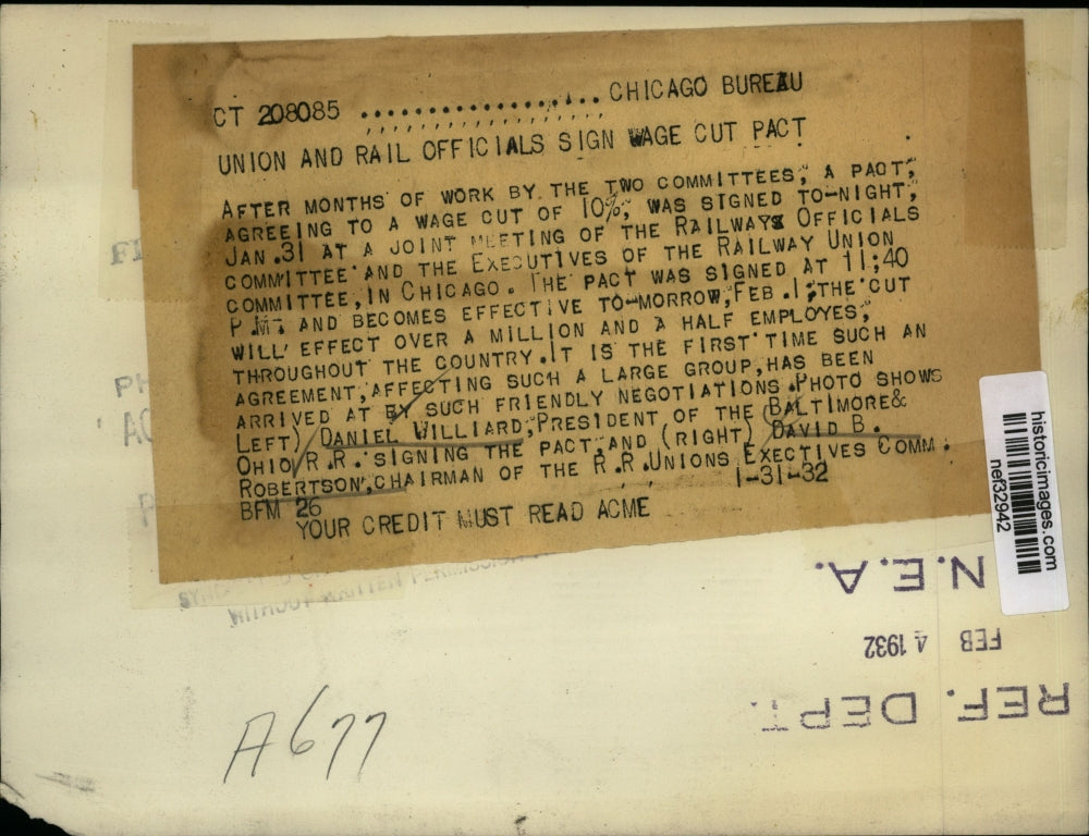 1932 Press Photo Daniel Williard and David Robertson Sign 10% Pay Cut Pact