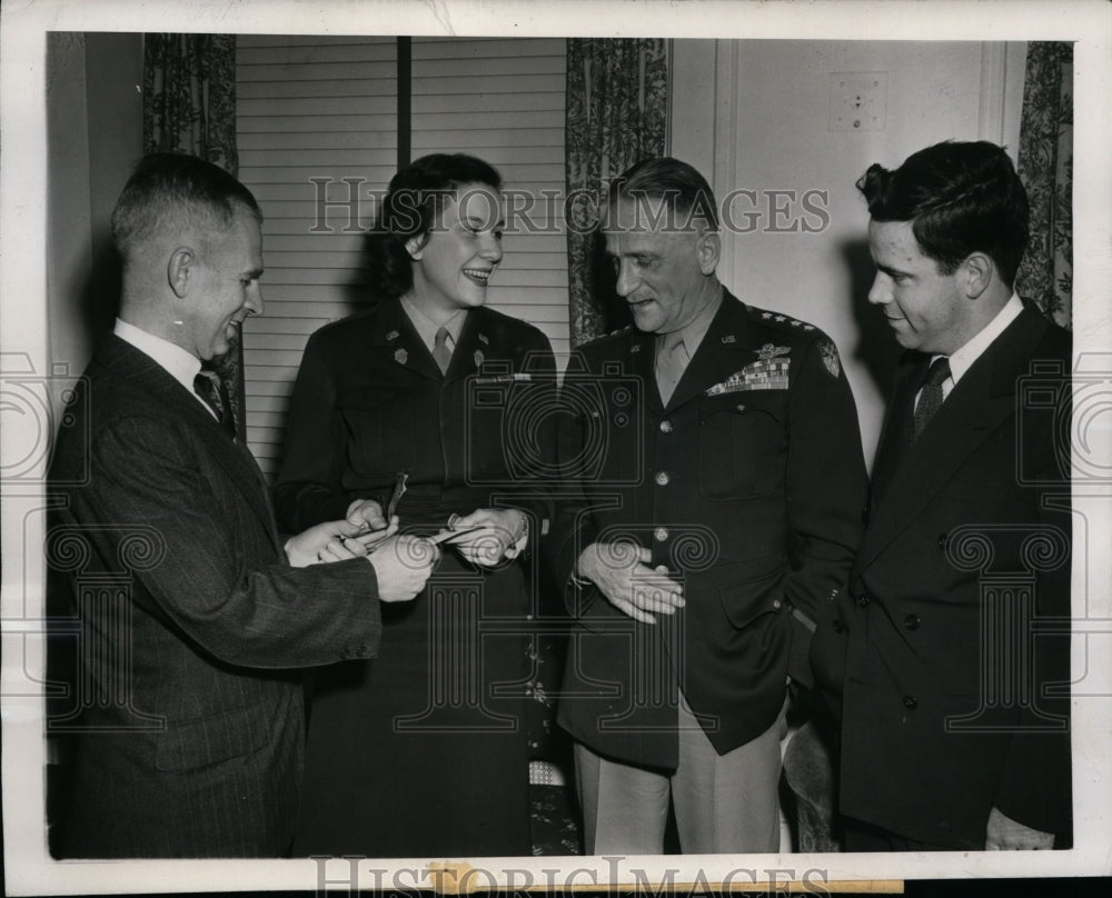 1946 Press Photo Colonel Willis S. Fitch Joining WAC with Air Force Association