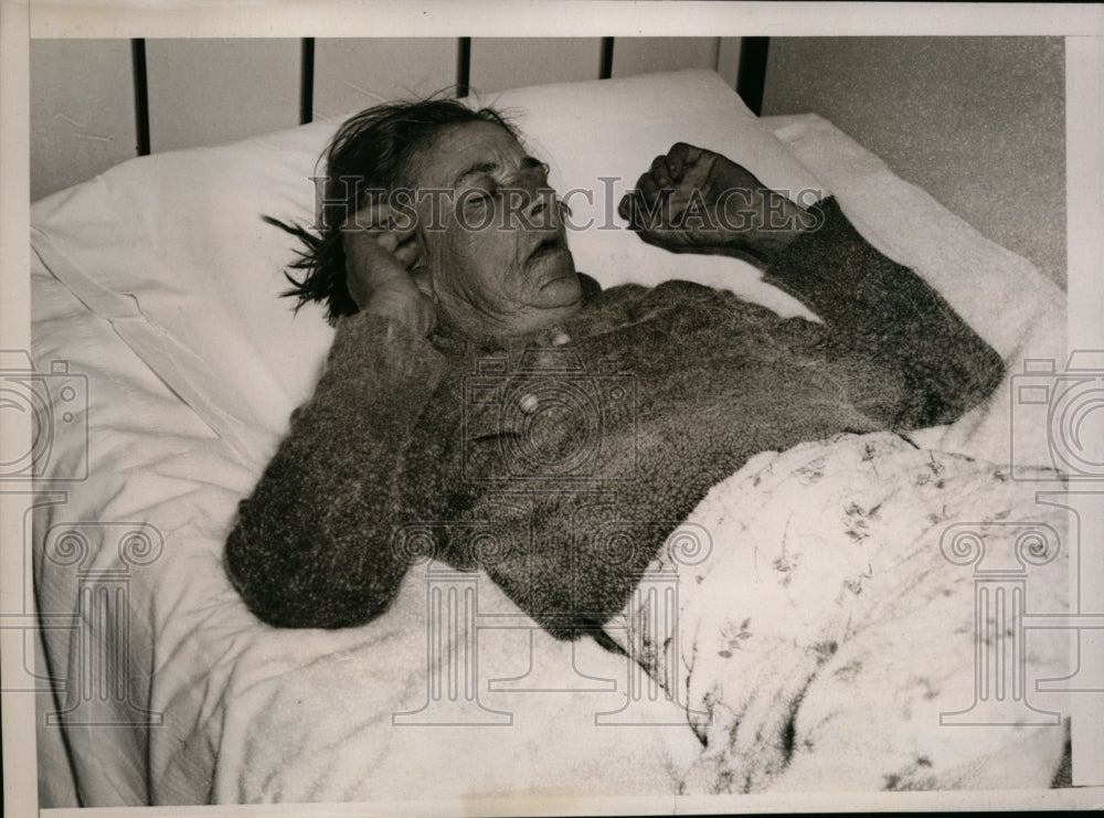 1938 Press Photo Mrs Marie Carmen Shown In Bed at Georgia Street Hospital
