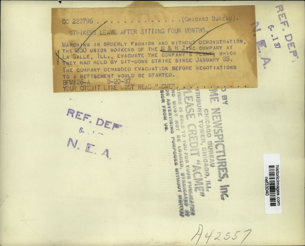 1937 Press Photo The 1850 Union Workers of M&H Zinc Co Evacuate Company Plant