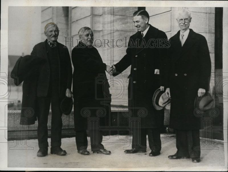 Load image into Gallery viewer, 1933 Press Photo More Than 500 Farmers Marched on State Capitol at St. Paul Minn
