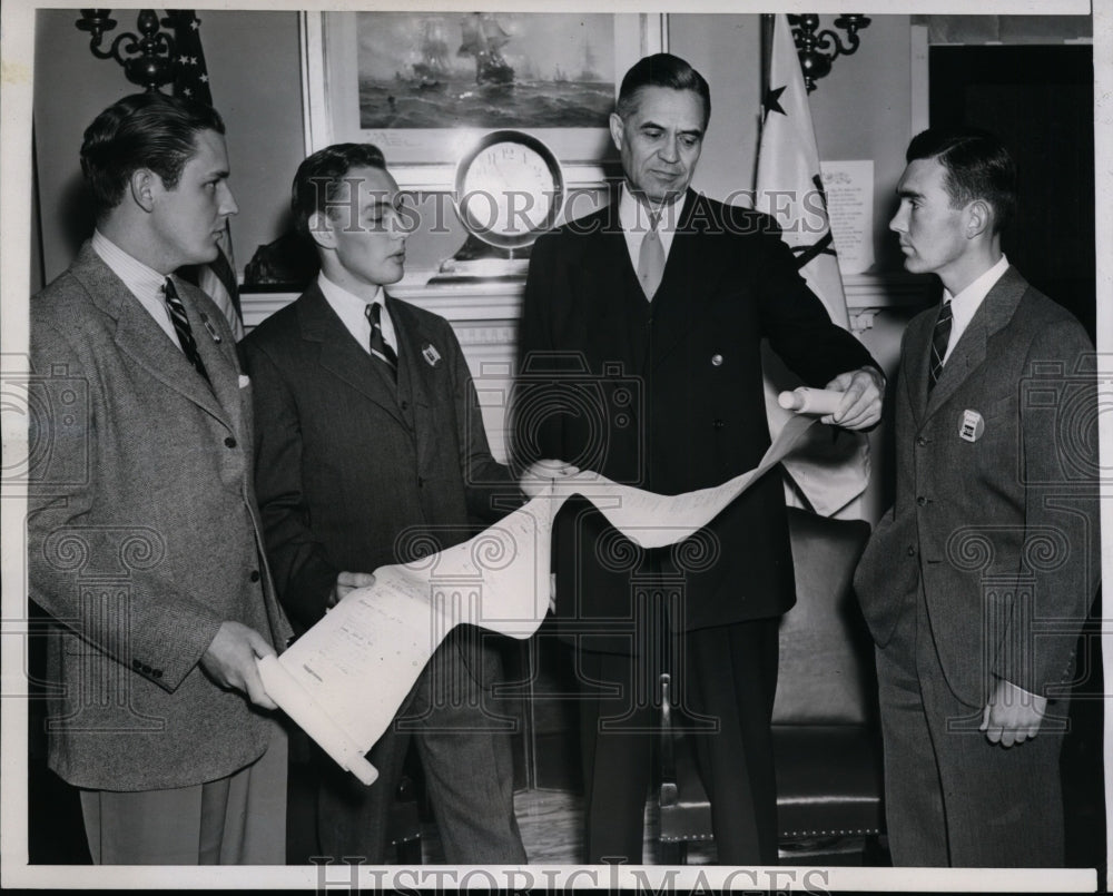 1941 Press Photo Princeton Univer Students Urge Establishment of Convoy System