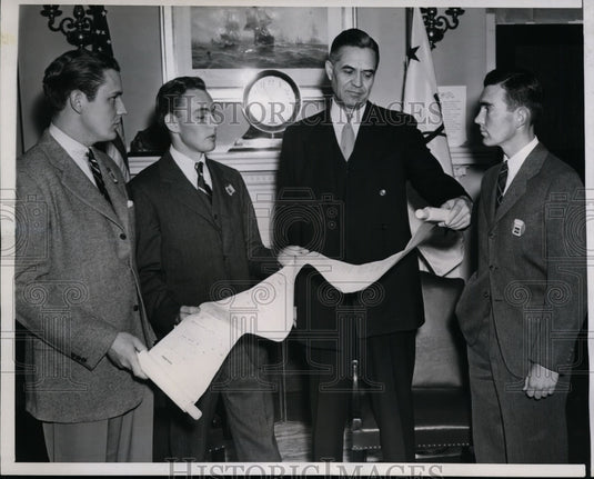 1941 Press Photo Princeton Univer Students Urge Establishment of Convoy System