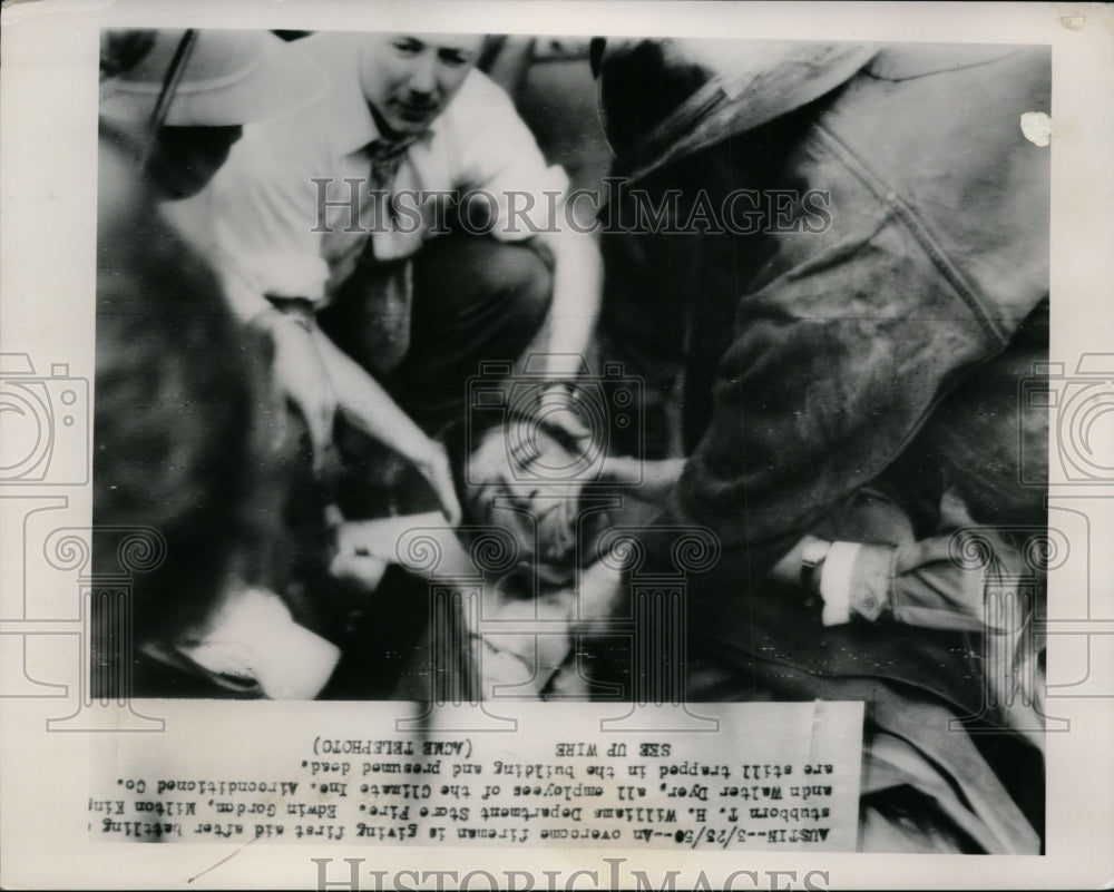 1950 Press Photo Overcome Fireman Giving First Aid After Battling Store Fire