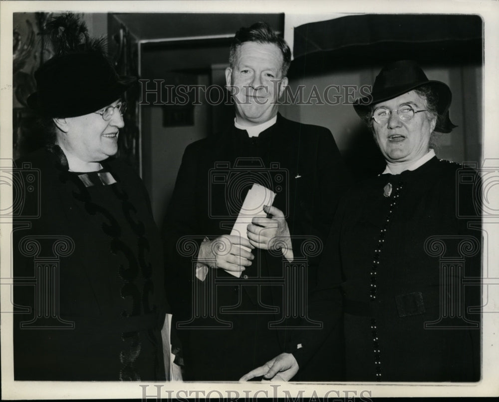 1937 Press Photo Agnes Regan Sec of Council Catholic Women, Rev Haas