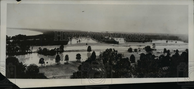 Load image into Gallery viewer, 1933 Press Photo Mississippi River battered down a protection Dyke at Natchez
