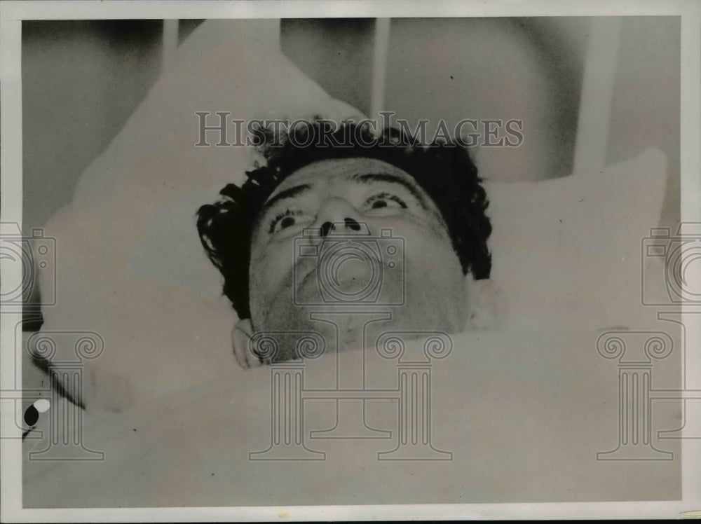 1937 Press Photo Louis Sherby In Hospital Being Treated for Explosion Injuries