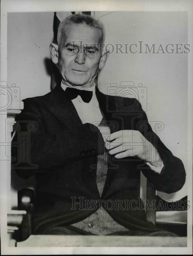 1937 Press Photo Frank Beutel Testifies His Reason for Shooting Customer