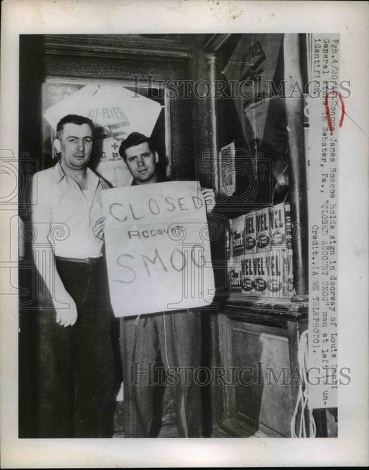 1949 Press Photo James Roscoe Holds "Closed Account Smog" Sign at Bus