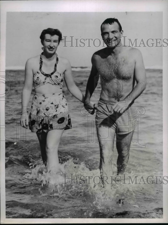 1945 Press Photo Lieutenant Dick Fellows, Patricia E. Bulger @ Pacific Rest Camp