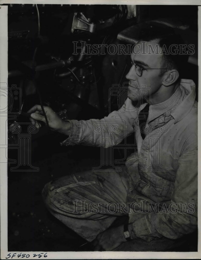 1938 Press Photo &quot;Oshkosh&quot; Wittman, Pilot Working on Plane - nef33334
