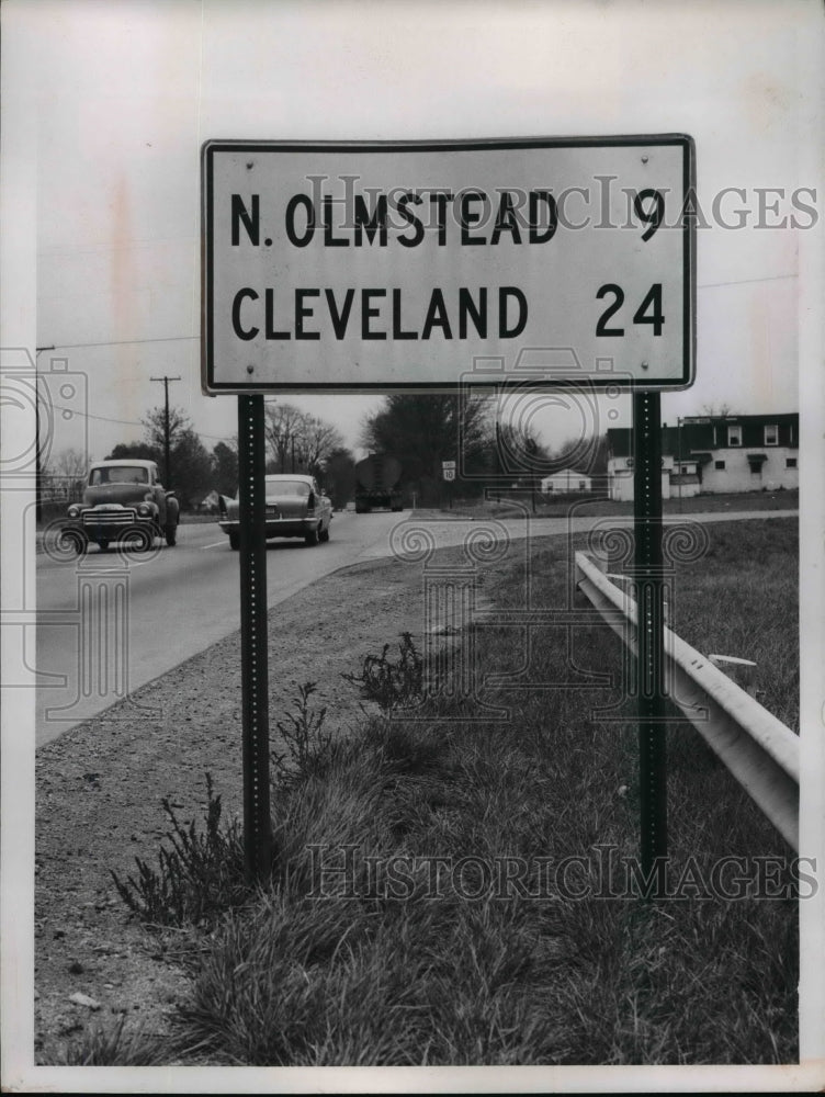 1960 Press Photo Mile Marker on Lorain Road, Ohio Route #10 - nef33367