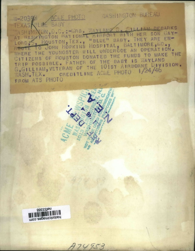 1946 Press Photo Mrs. Wayland G. Gilliam, Son Gaylord at Washington Airport