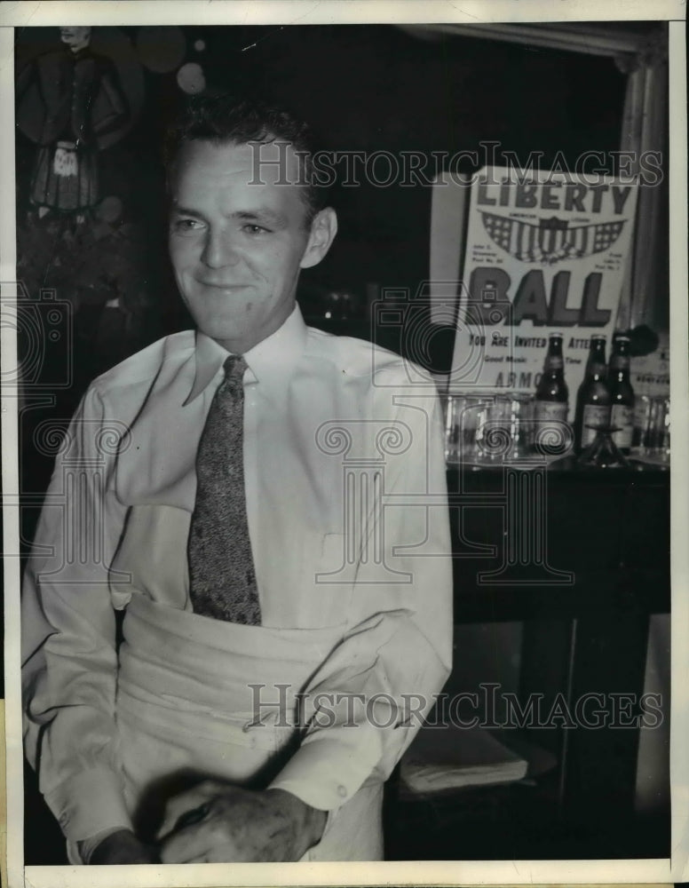 1937 Press Photo Sidney Smith, Phoenix Bartender - nef33462