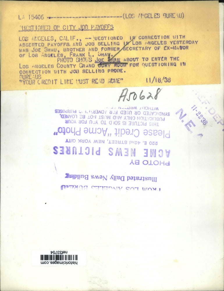 Load image into Gallery viewer, 1938 Press Photo Joe Shaw at Los Angeles Job Selling Probe - nef33754
