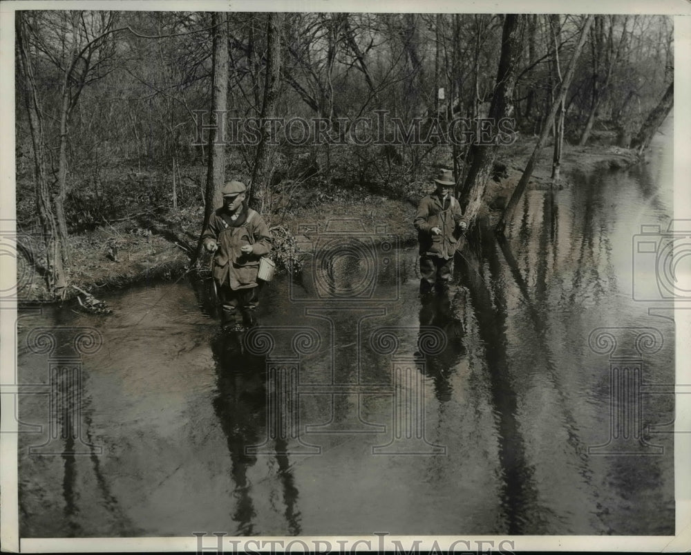 1934 Press Photo New Jersey Trout Season opens at Saddle River New Jersey