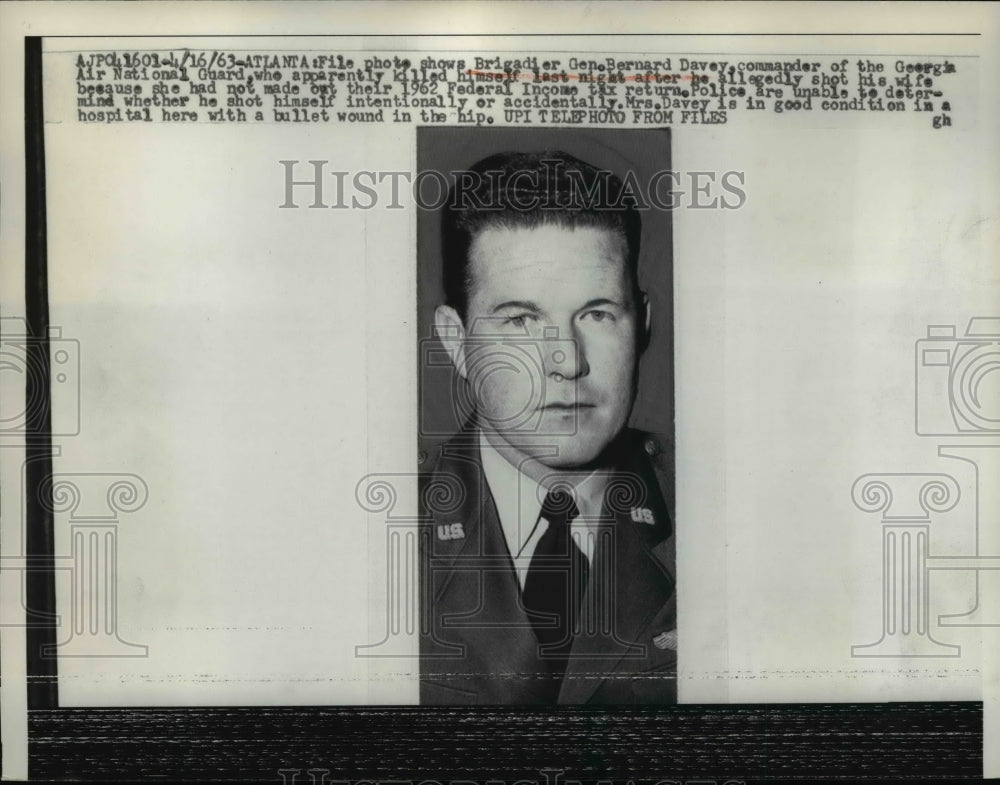 1963 Press Photo Brigadier General Bernard Davey - nef33857