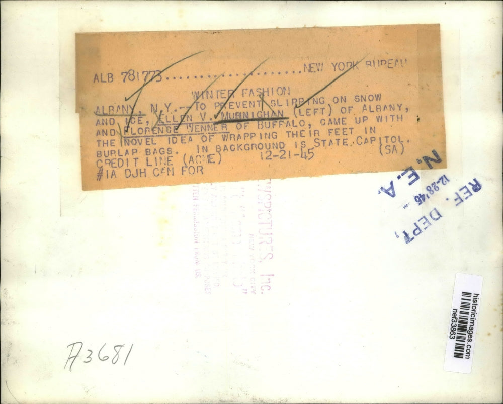 1945 Press Photo Women w Feet Wrapped in Burlap Bags in Show, Albany, New York