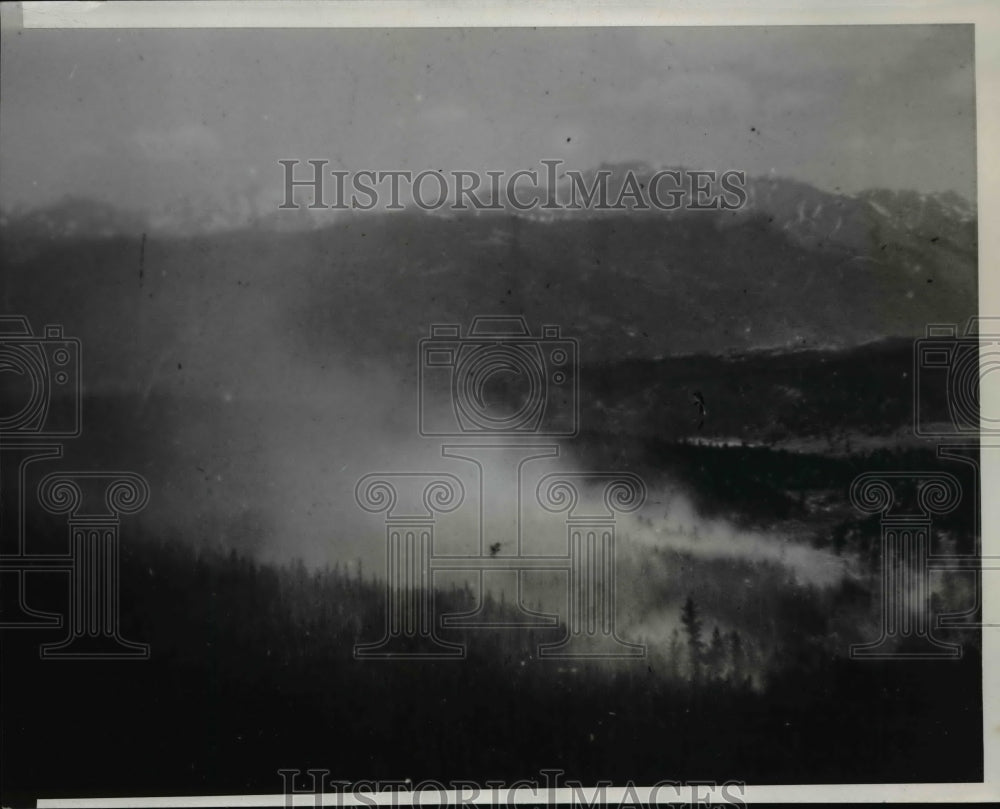 1939 Press Photo 2,500 Wear Men Battle Large Rocky Mountain Wildfire - nef33875