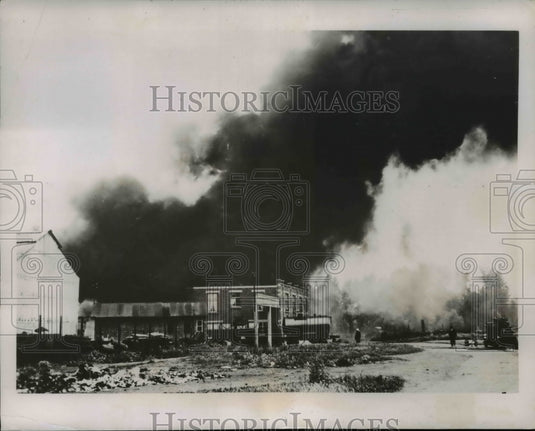 1936 Press Photo Belgian Strikers Believed Responsible for Oil Refinery Fire