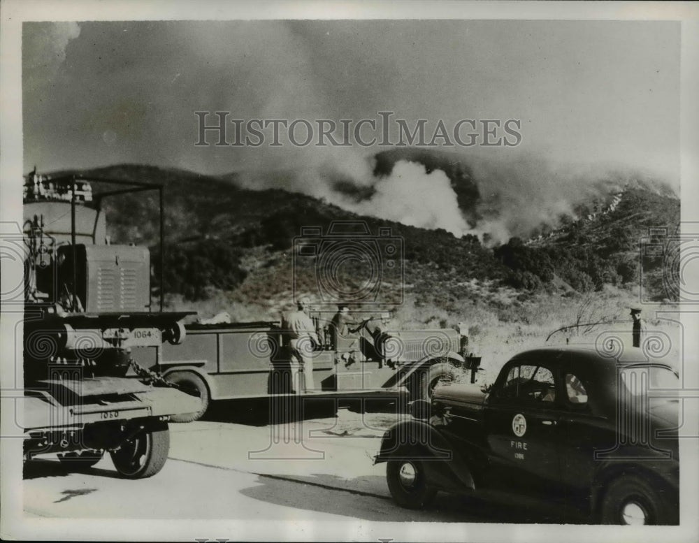 1937 Press Photo Brush Fire in La Tuna Canyon, Verdugo Hills, California