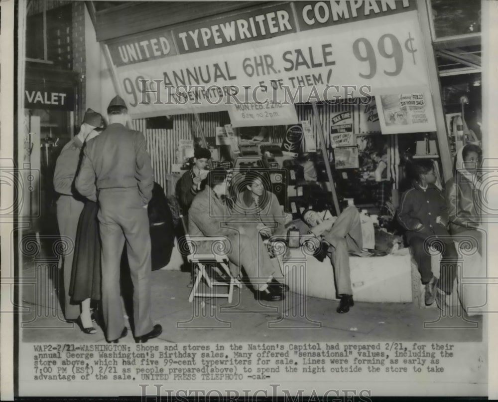 1954 Press Photo Annual George Washington's Birthday Sales Have Shops Packed