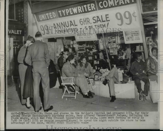 1954 Press Photo Annual George Washington's Birthday Sales Have Shops Packed