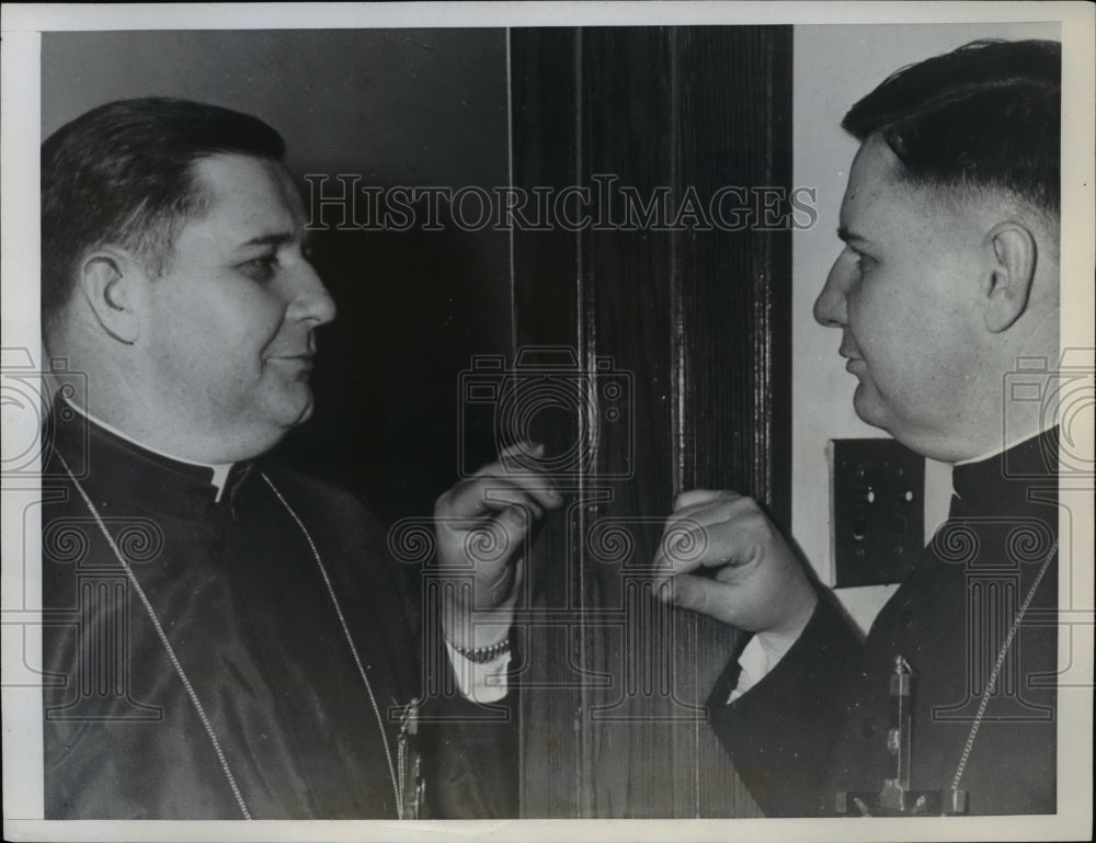 1946 Press Photo Identical Brothers in the Priesthood, Ray and Edmond Guillozet