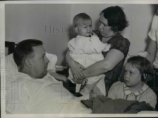 1939 Press Photo Walsh family escaped plane crashed after Takeoff at Chicago
