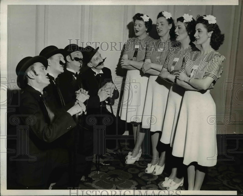 Load image into Gallery viewer, 1943 Press Photo Men of S.P.E.B.S.Q.S.A met in Chicago for fifth Convention
