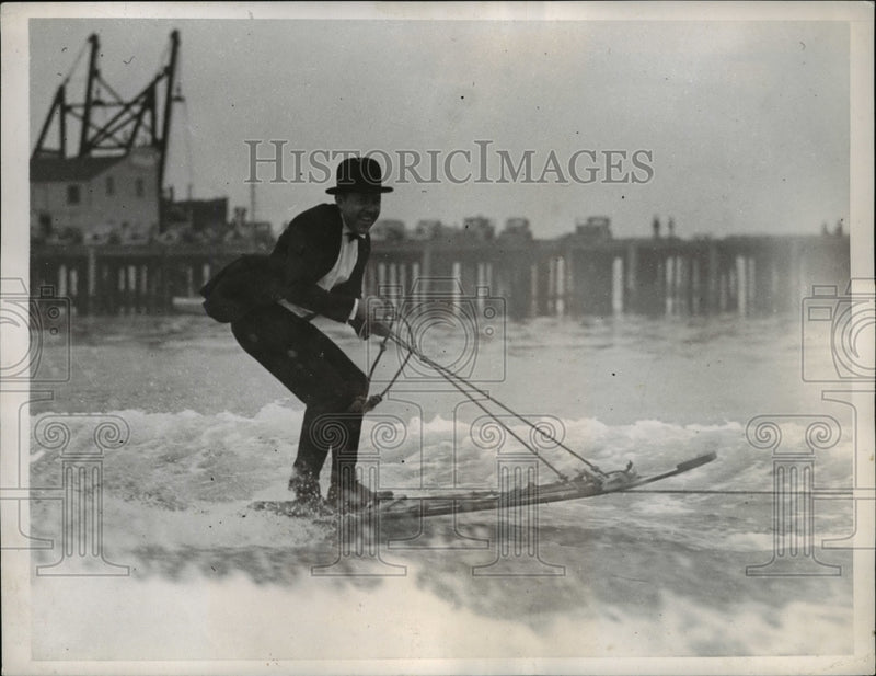 Load image into Gallery viewer, 1938 Press Photo Dr Calvin Brown Does His Stunt of Aquaplaning in Formal Attire
