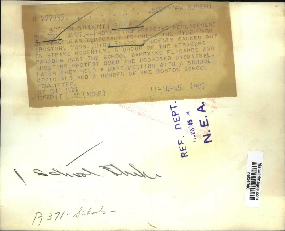 1945 Press Photo Protesting Proposed Replacement of Poplar Temporary Teacher